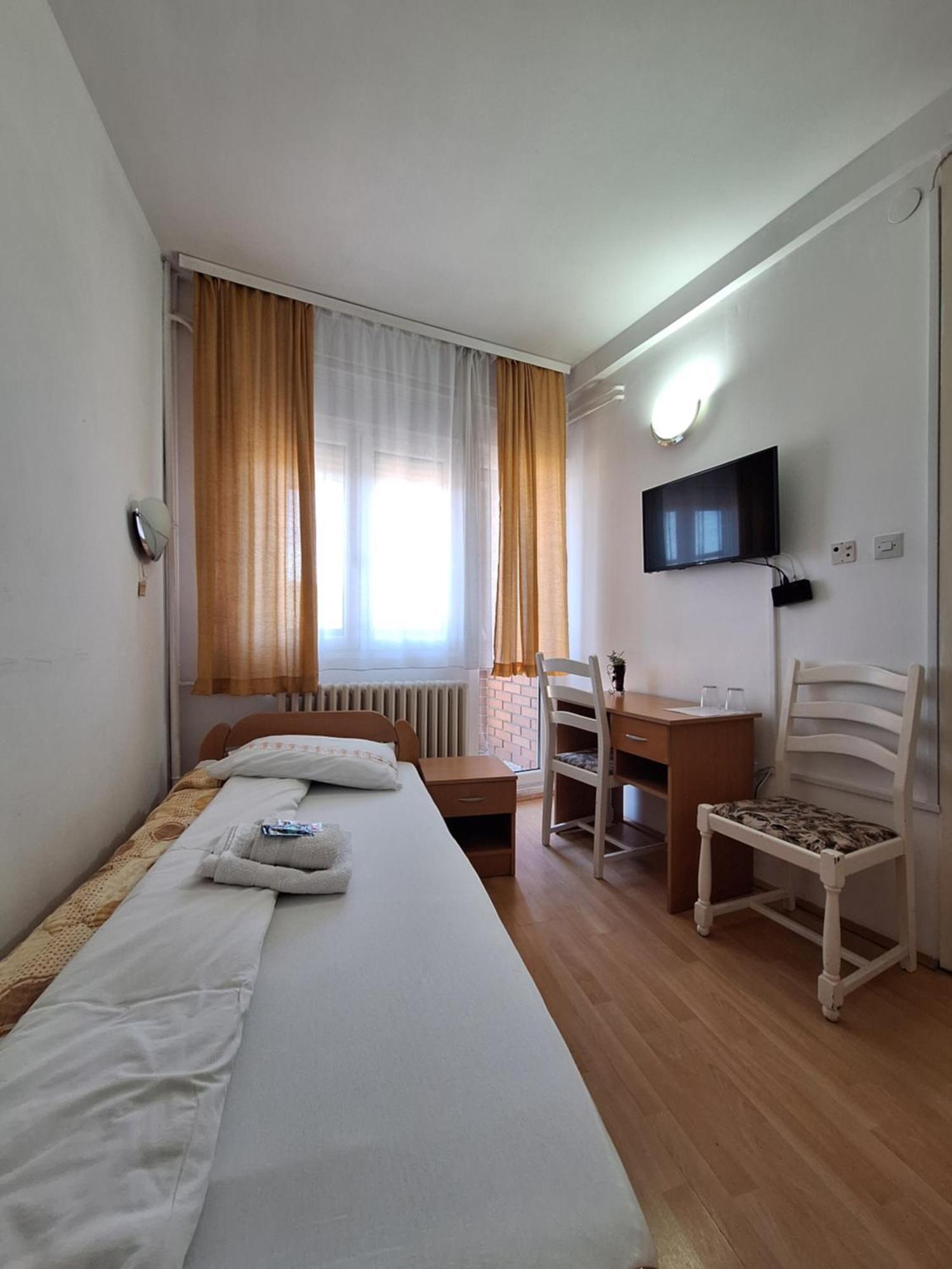 Hotel Konaciste Trstenik エクステリア 写真
