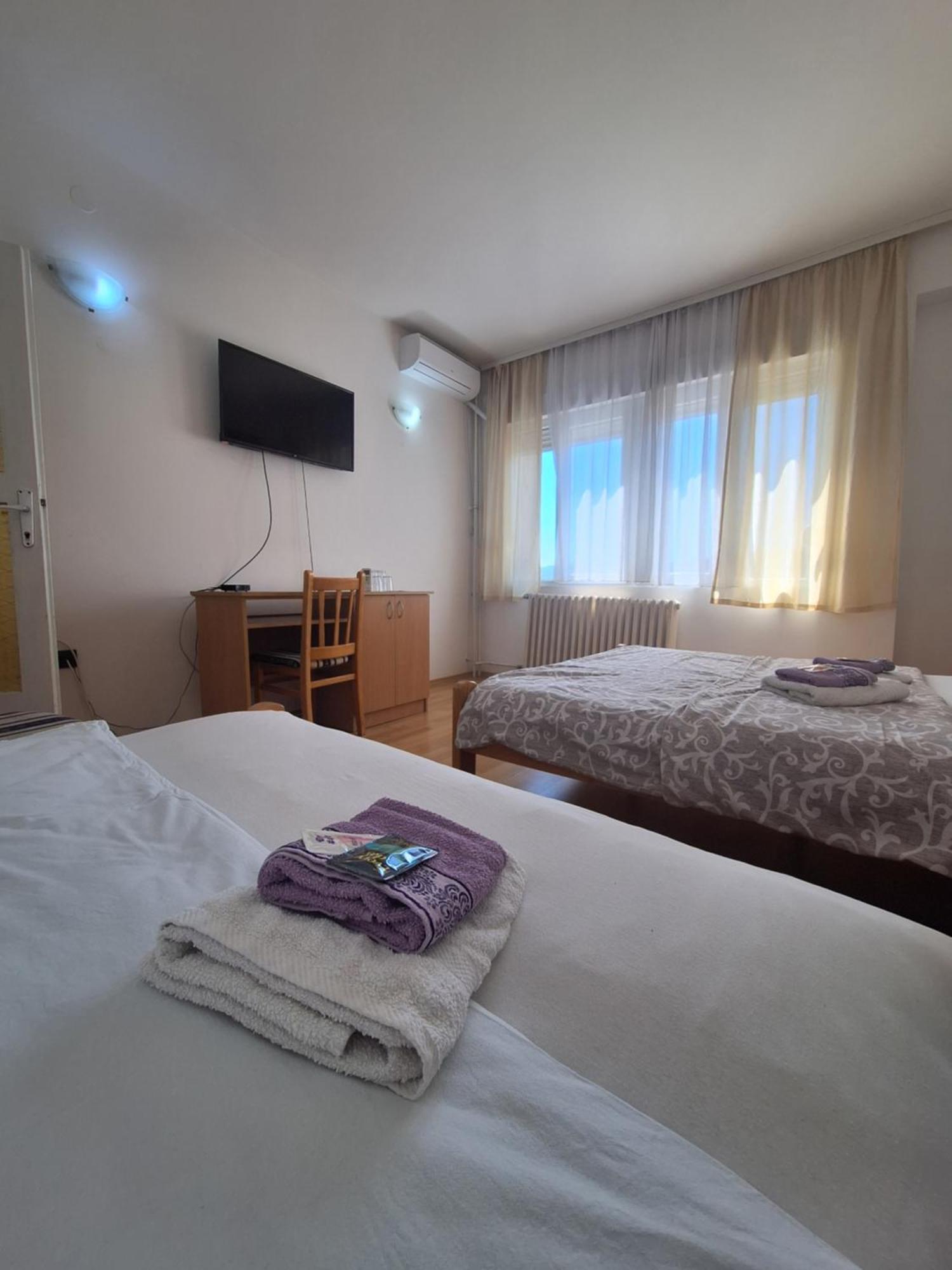 Hotel Konaciste Trstenik エクステリア 写真