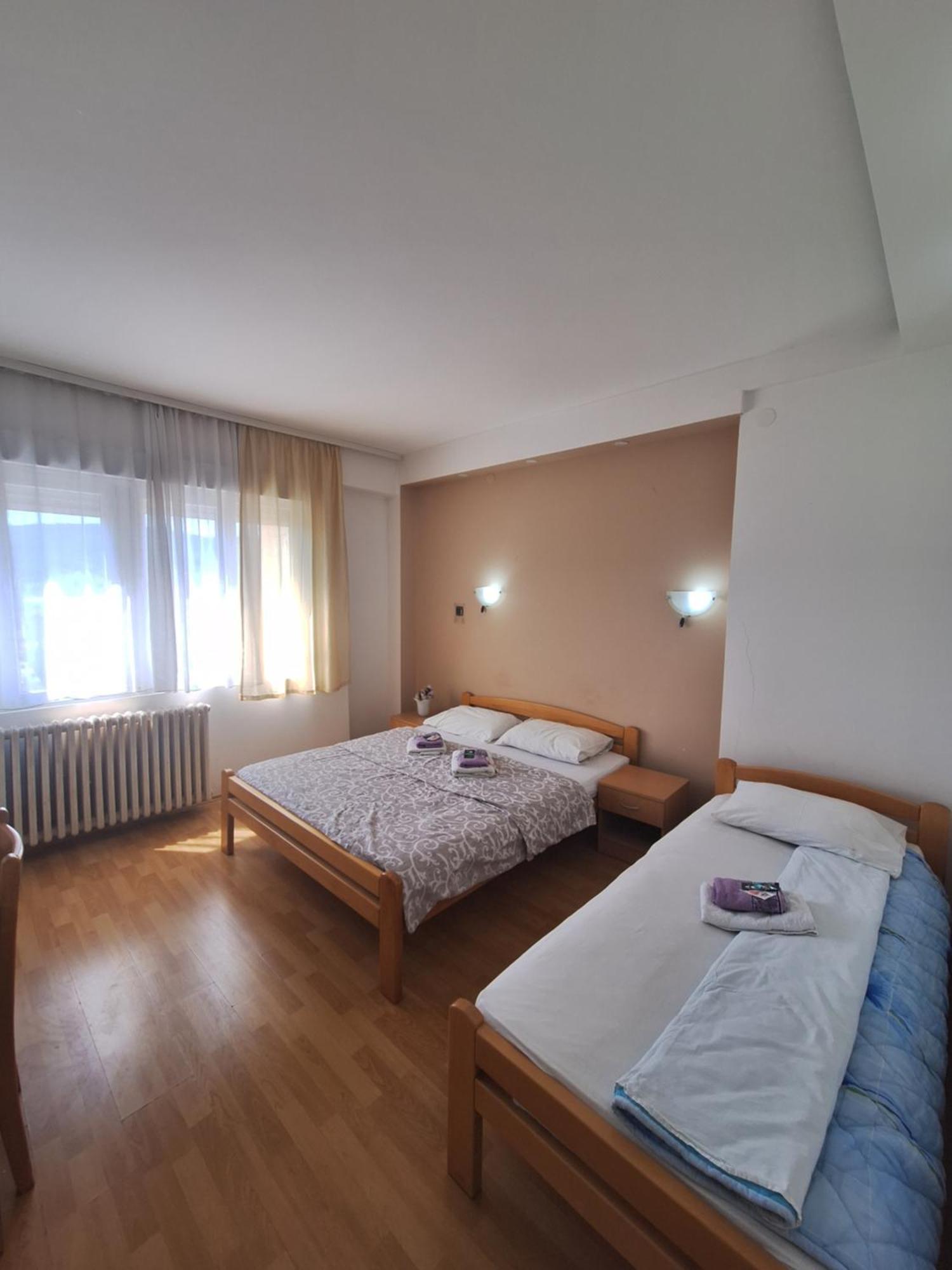 Hotel Konaciste Trstenik エクステリア 写真